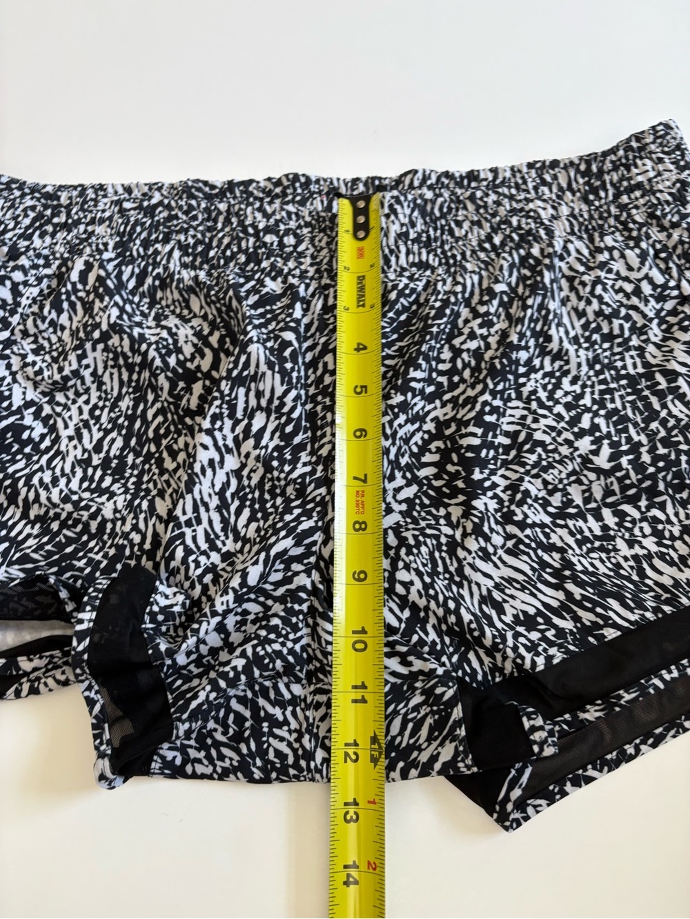 Athleta Printed Mesh Racer Run Shorts Black White Size XL 4” - Picture 8 of 11